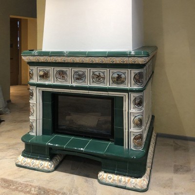 Изразцовая облицовка изразцами "Охота" топки Астов М700